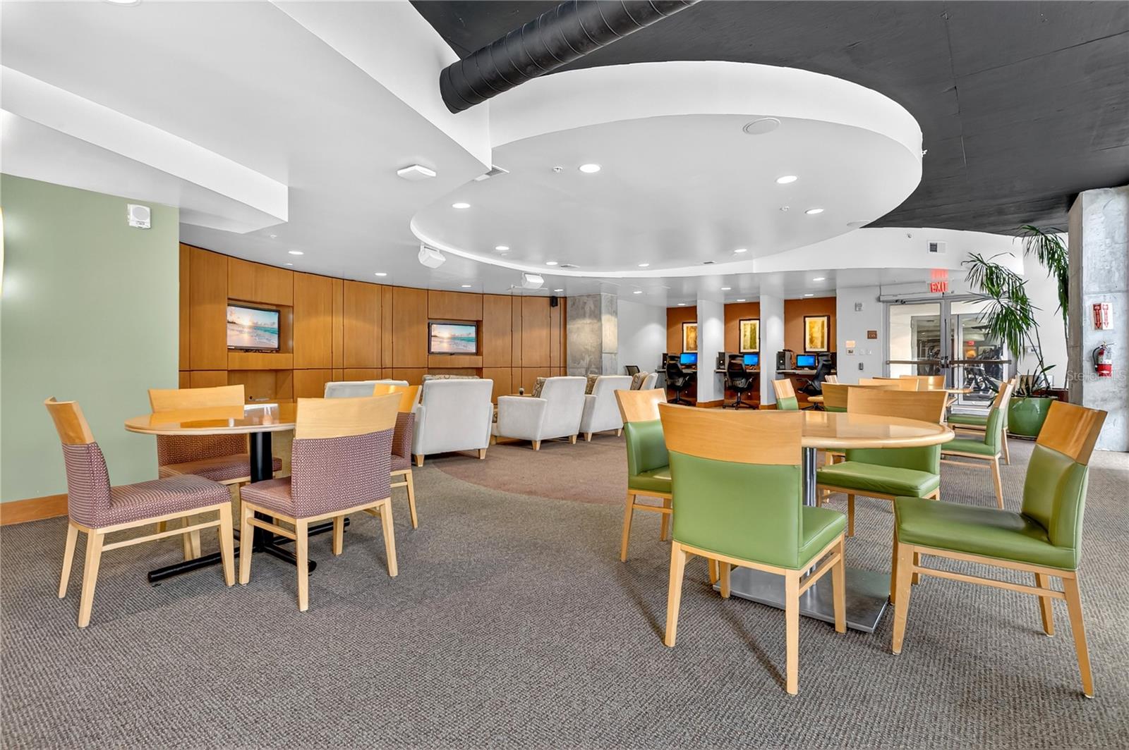 Image 9 of 36 For 155 Court Avenue 2403