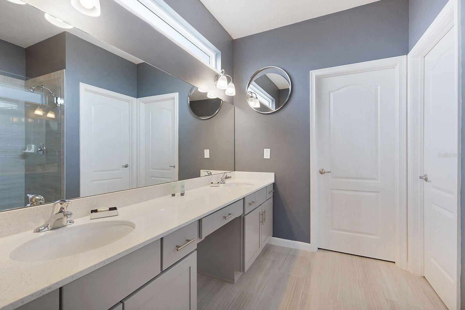 Image 24 of 40 For 8025 Oak Shadow Court