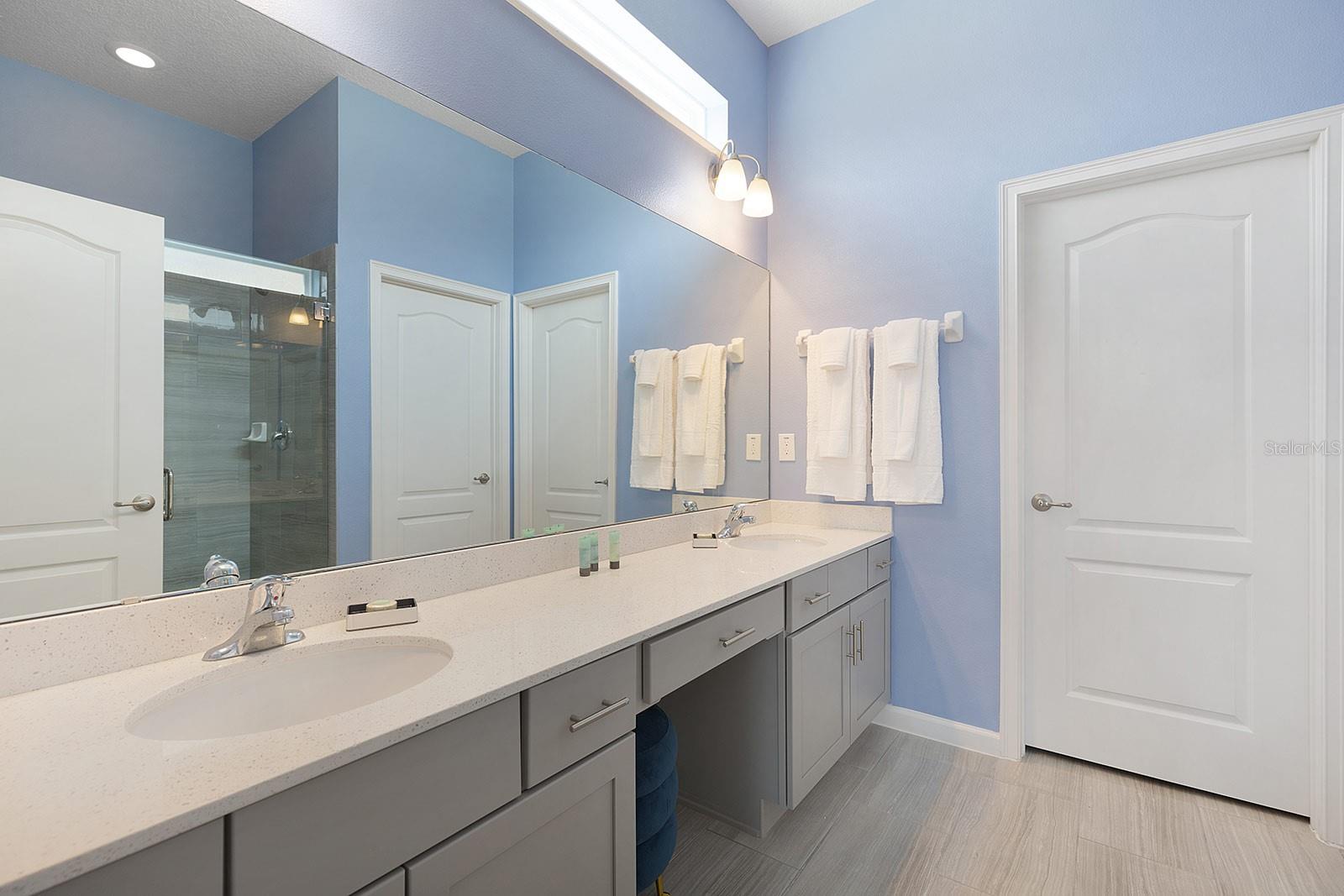 Image 9 of 40 For 8025 Oak Shadow Court