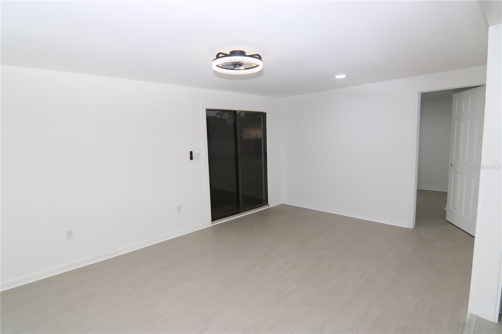 Image 11 of 23 For 711 Kempten Street Nw