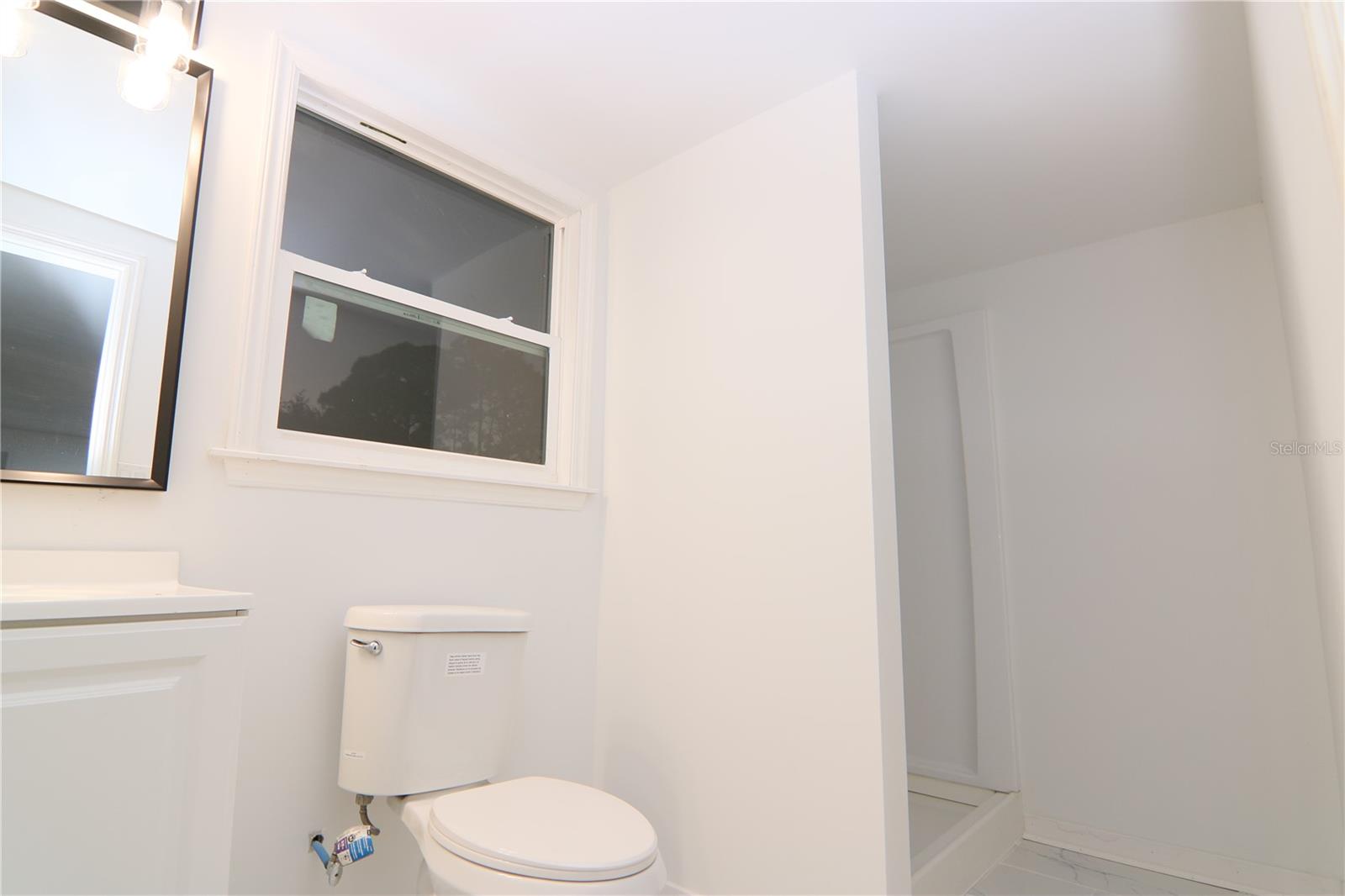 Image 12 of 23 For 711 Kempten Street Nw