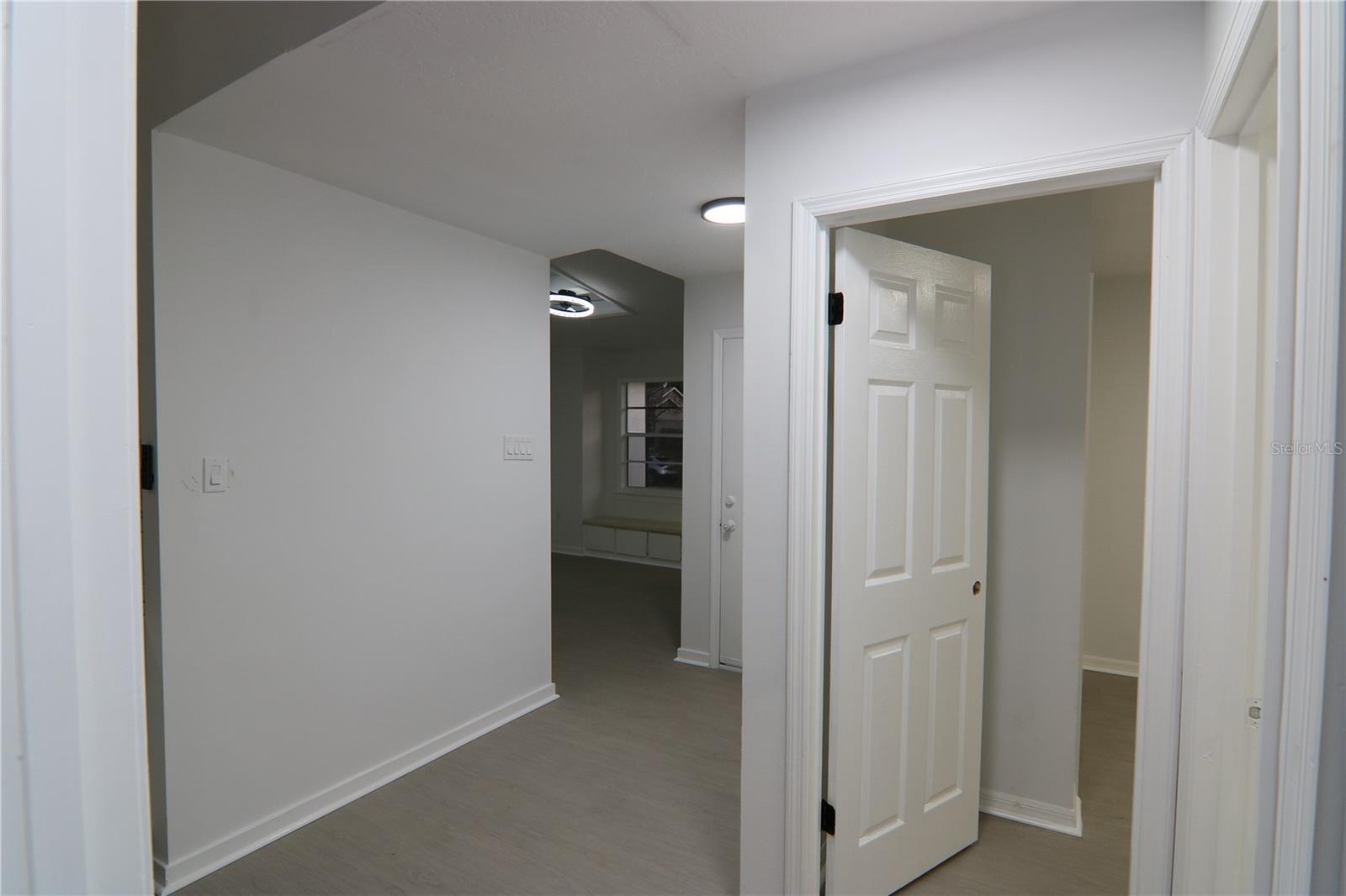 Image 13 of 23 For 711 Kempten Street Nw