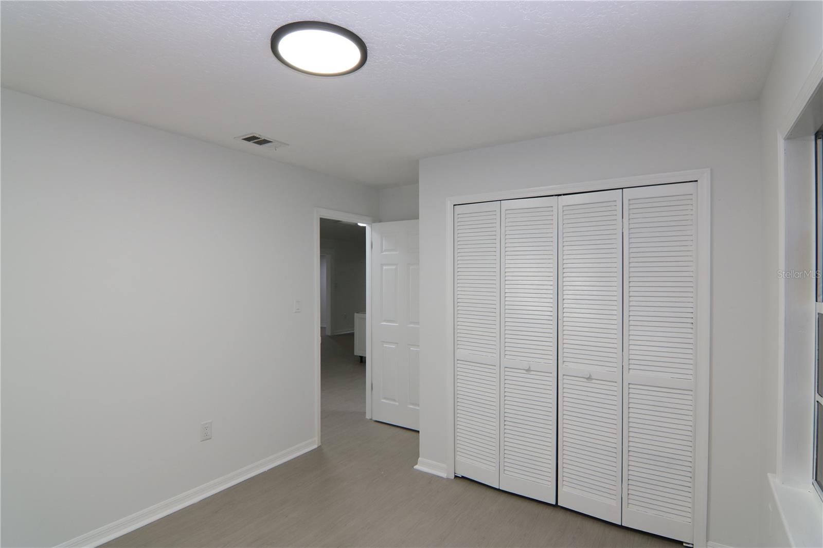 Image 15 of 23 For 711 Kempten Street Nw