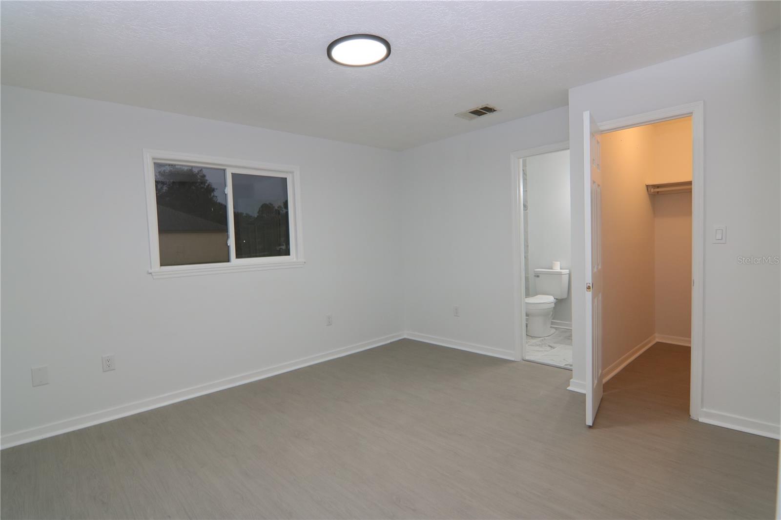 Image 19 of 23 For 711 Kempten Street Nw