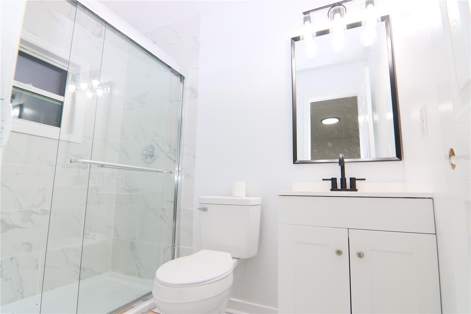 Image 20 of 23 For 711 Kempten Street Nw