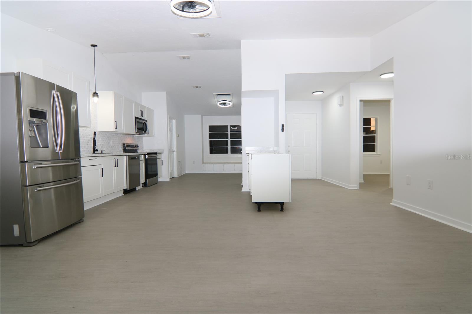 Image 6 of 23 For 711 Kempten Street Nw