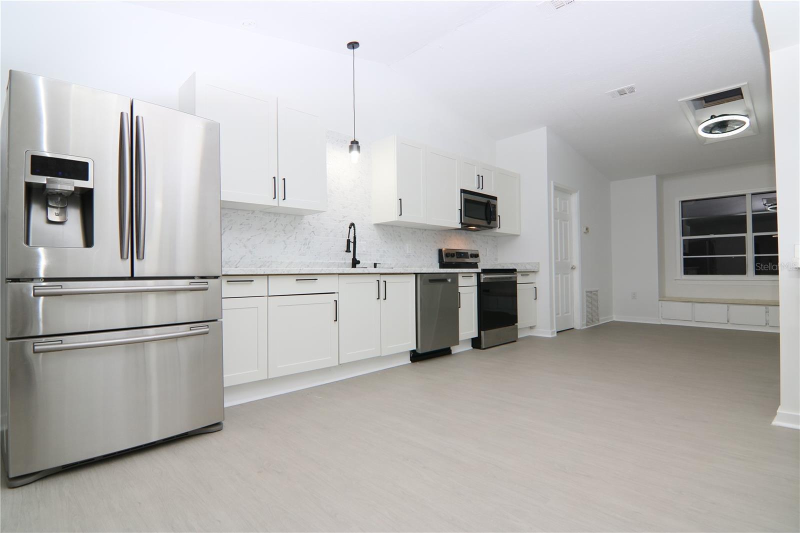 Image 7 of 23 For 711 Kempten Street Nw