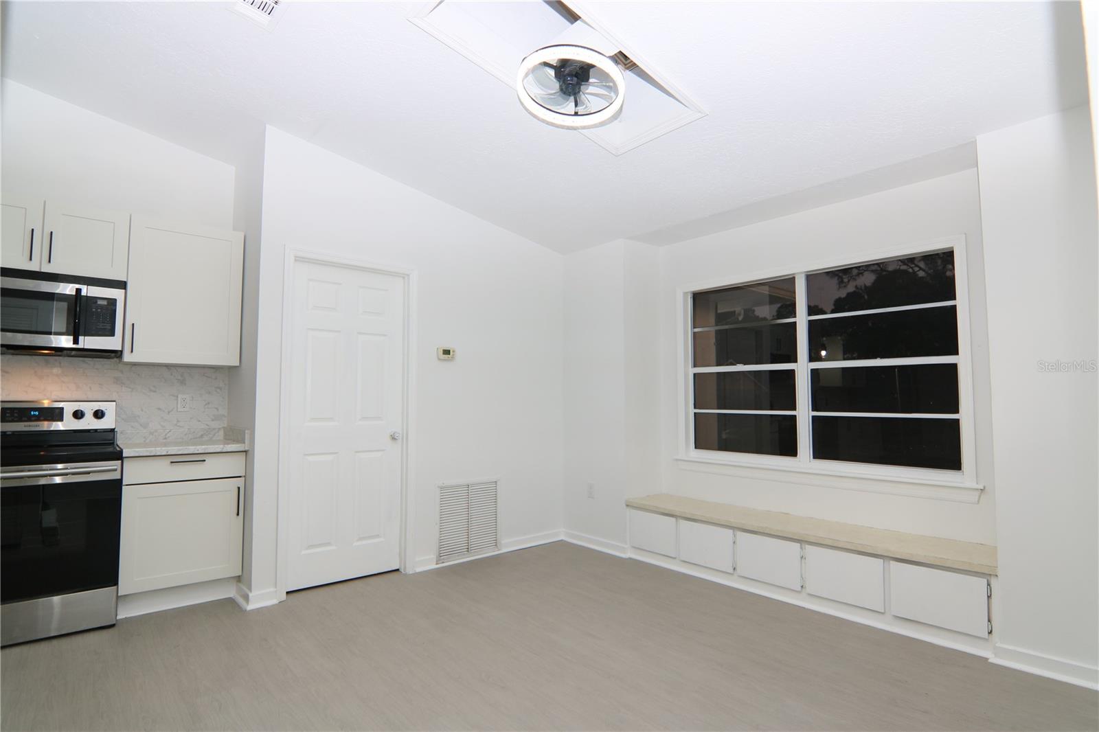 Image 8 of 23 For 711 Kempten Street Nw