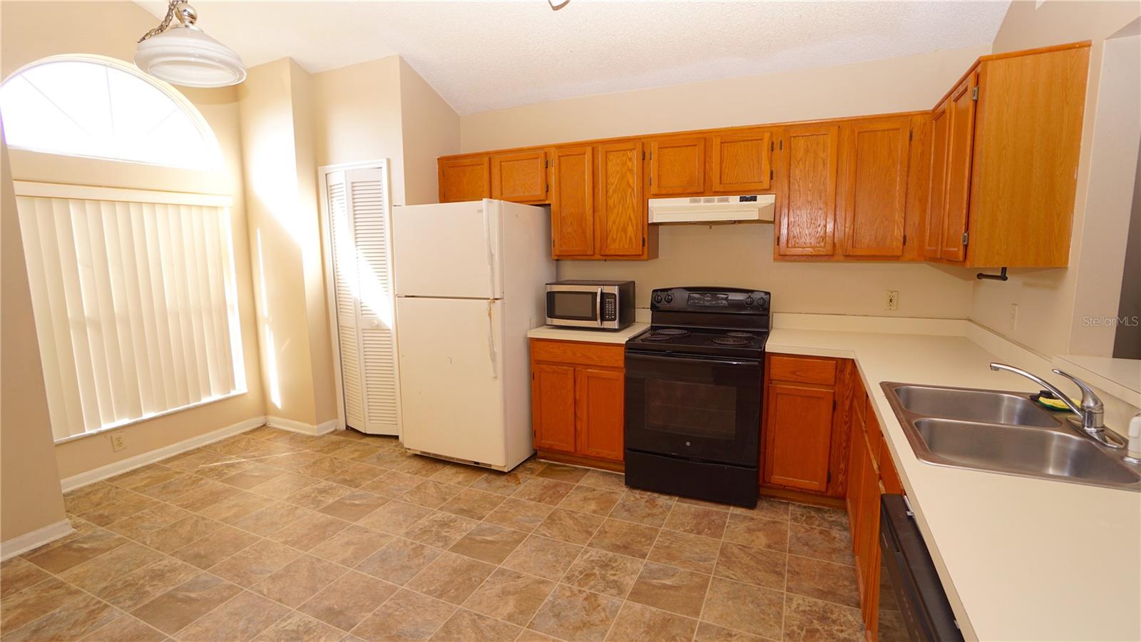 Image 10 of 39 For 11133 Huxley Avenue