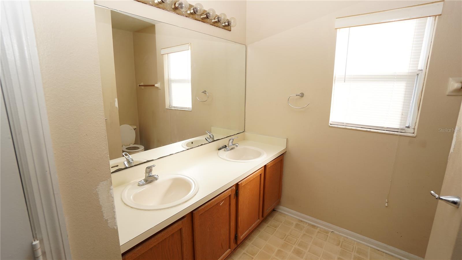 Image 32 of 39 For 11133 Huxley Avenue