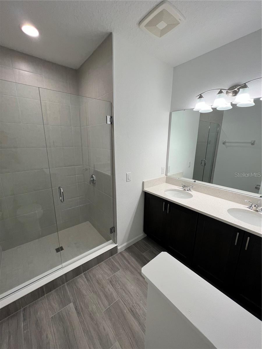 Image 11 of 32 For 2257 Valentine Alley