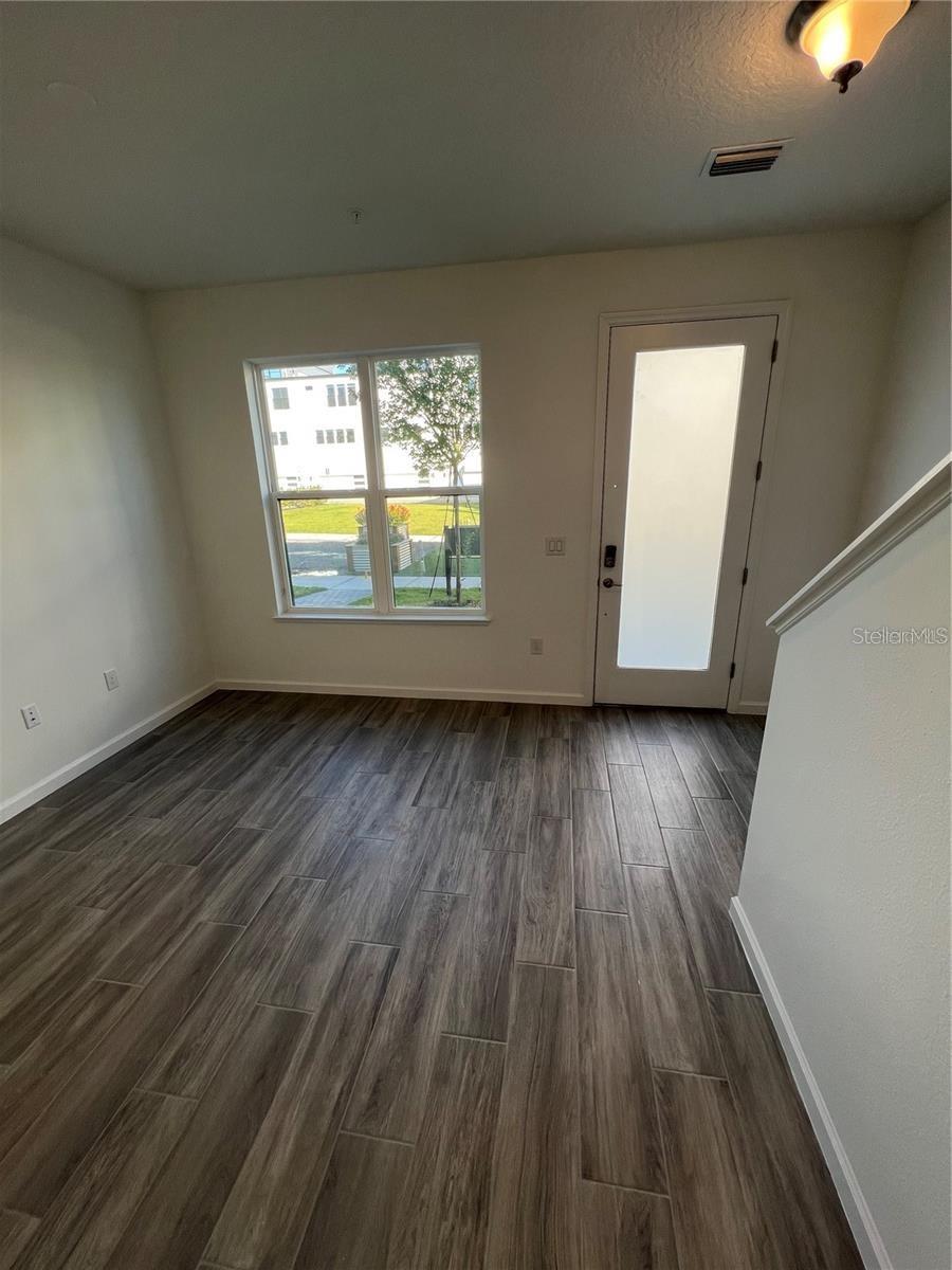 Image 20 of 32 For 2257 Valentine Alley