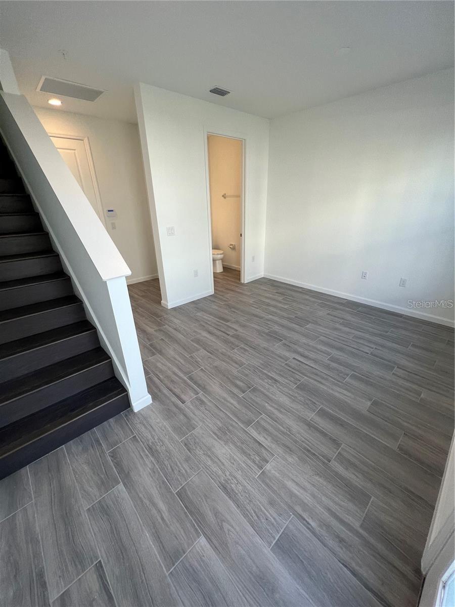 Image 22 of 32 For 2257 Valentine Alley