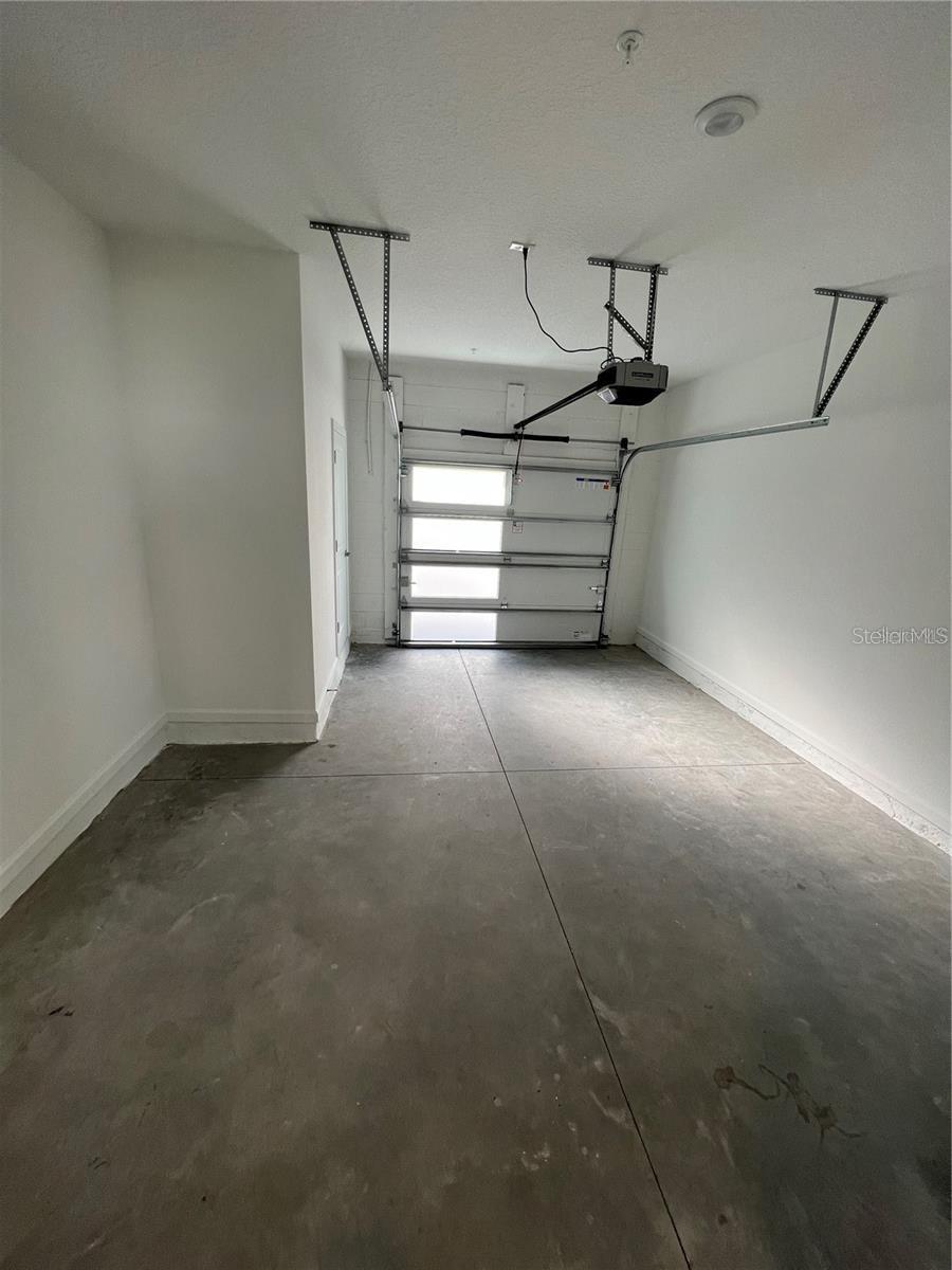 Image 23 of 32 For 2257 Valentine Alley