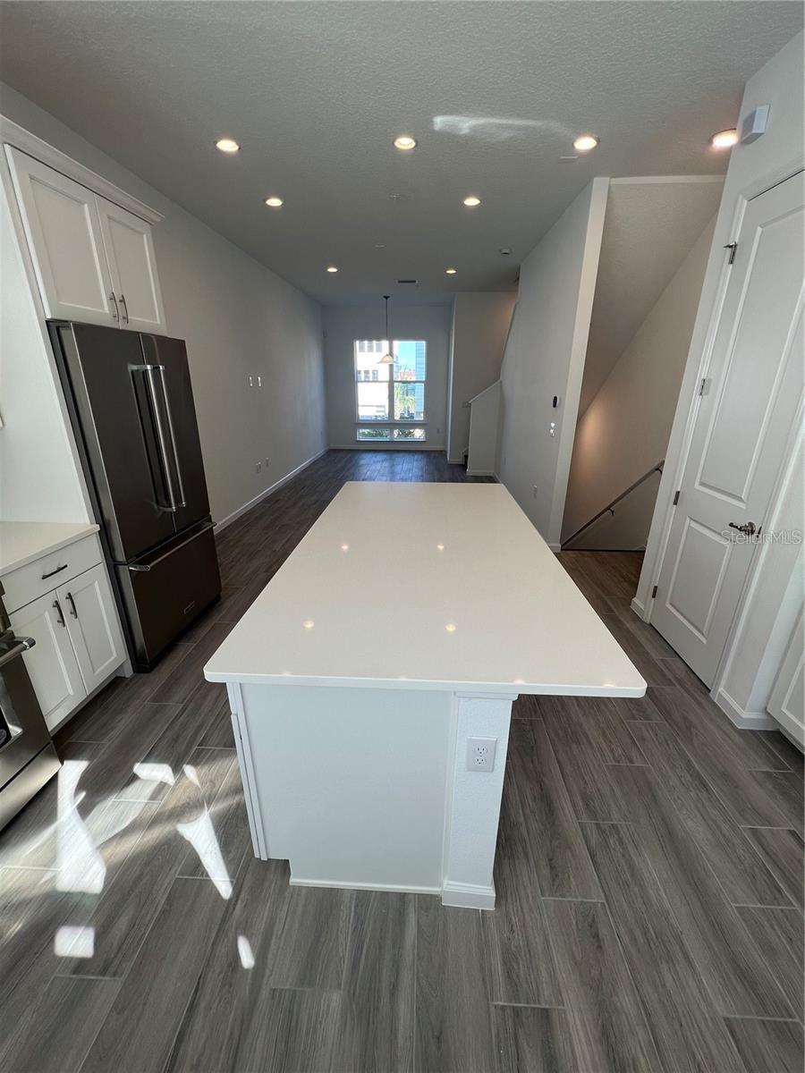 Image 4 of 32 For 2257 Valentine Alley