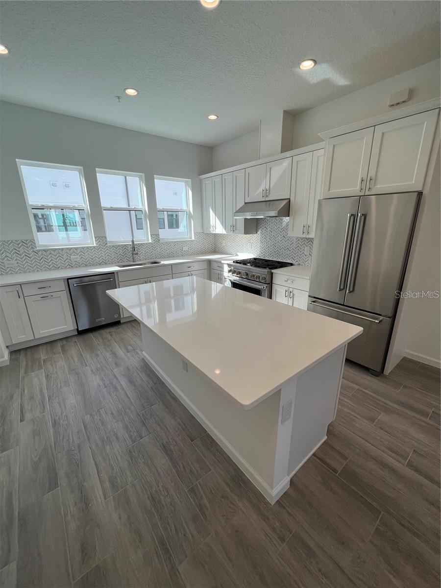 Image 7 of 32 For 2257 Valentine Alley