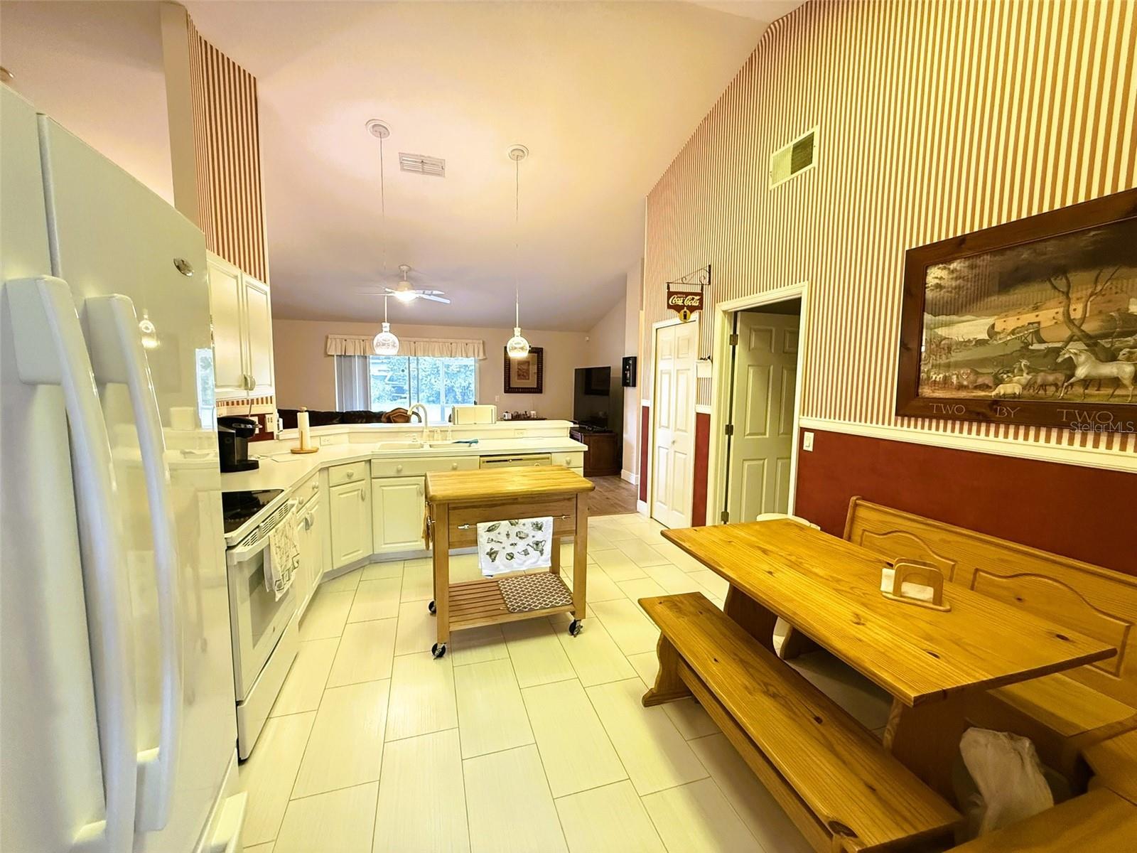 Image 10 of 43 For 10413 Pointview Court