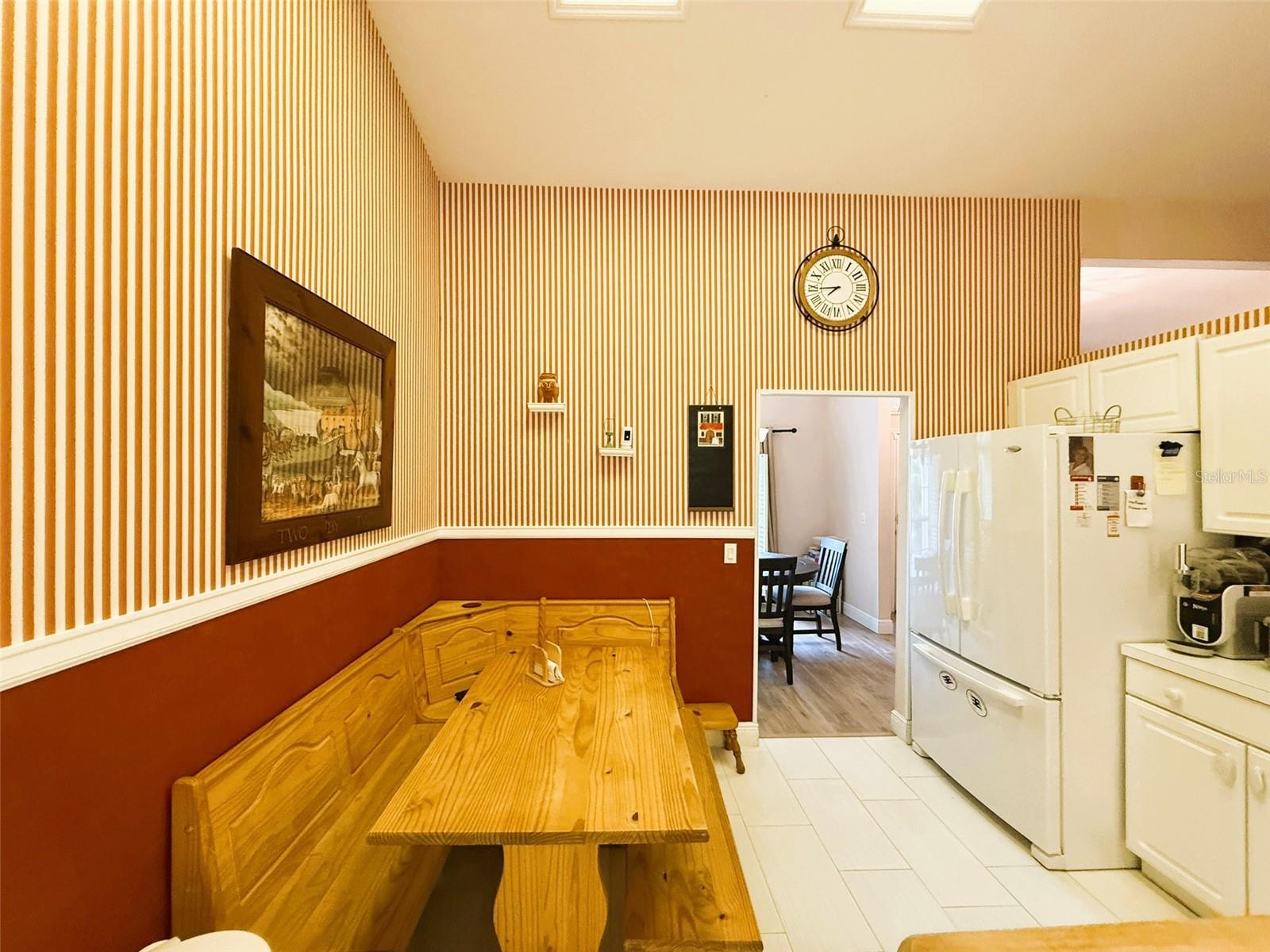 Image 11 of 43 For 10413 Pointview Court