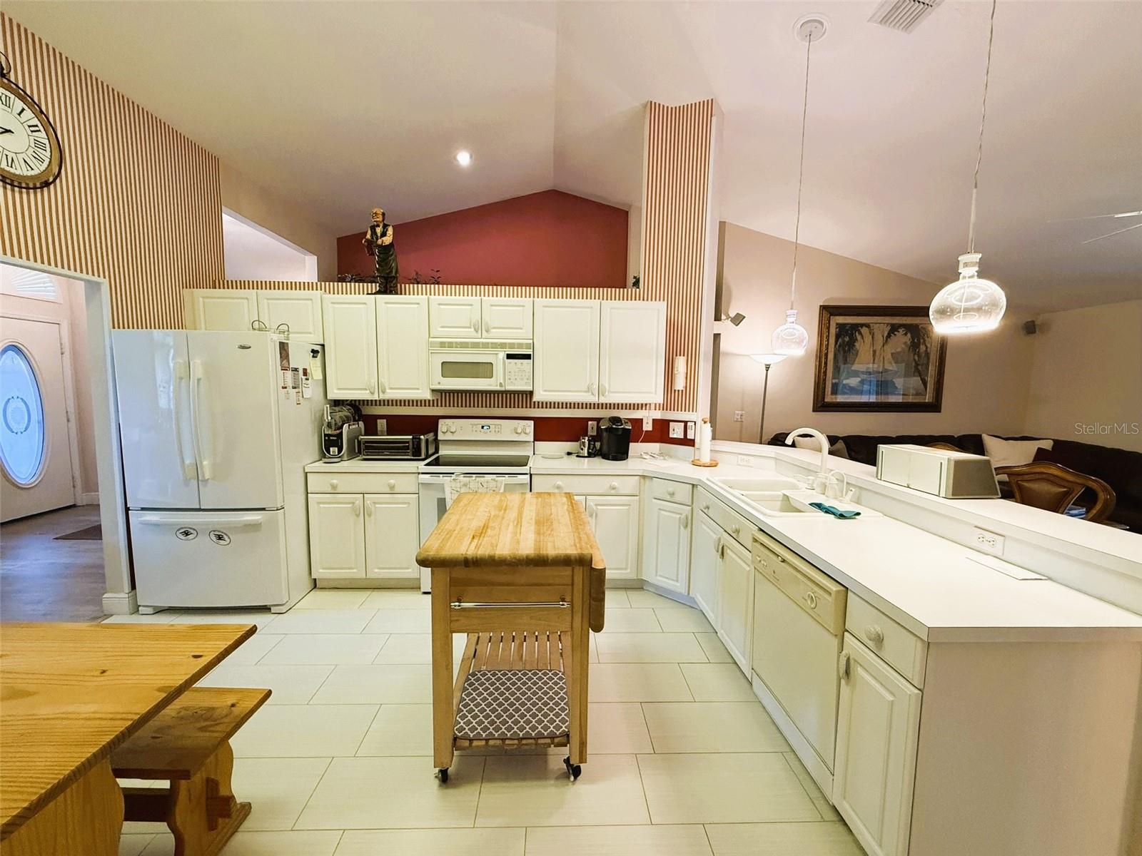 Image 13 of 43 For 10413 Pointview Court