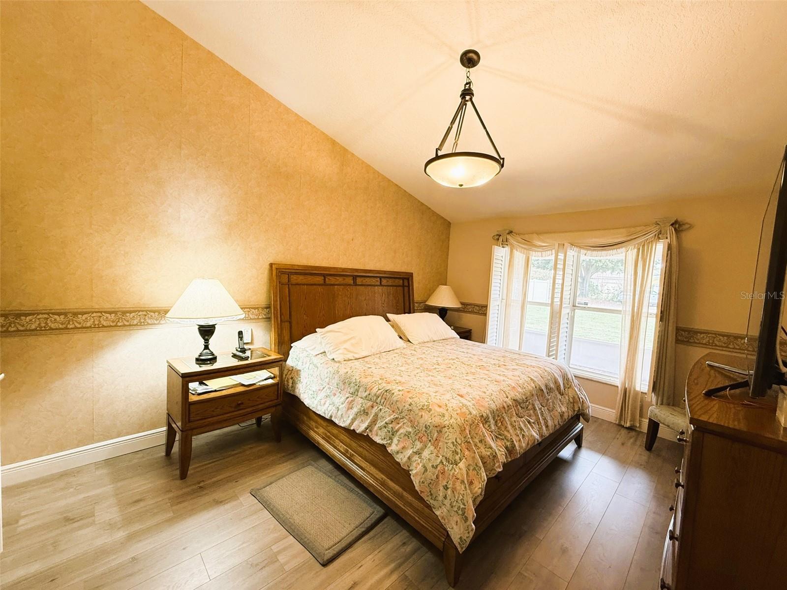 Image 14 of 43 For 10413 Pointview Court