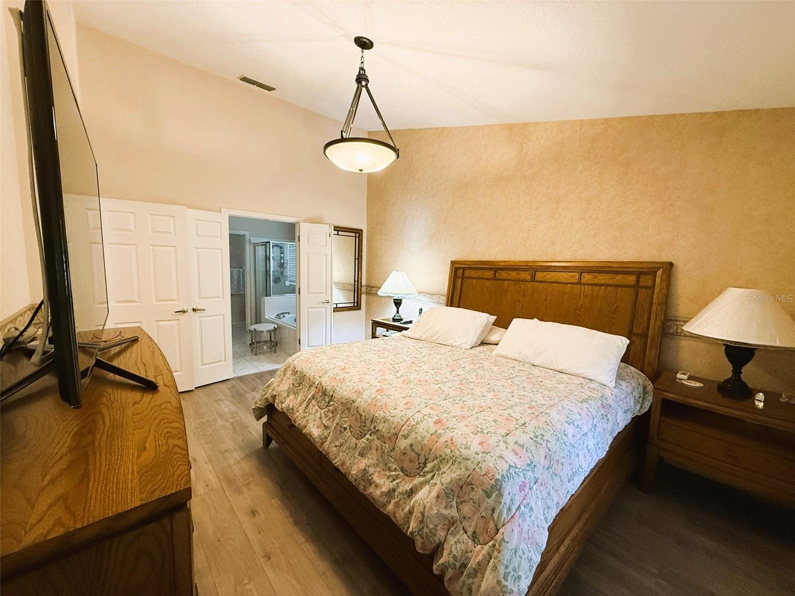 Image 15 of 43 For 10413 Pointview Court