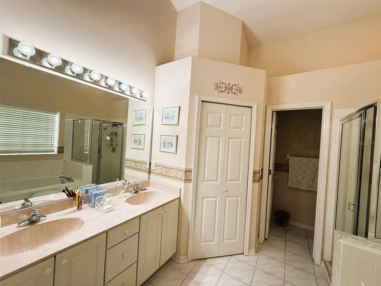 Image 16 of 43 For 10413 Pointview Court