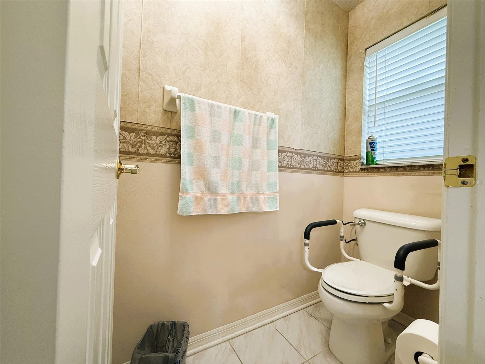 Image 18 of 43 For 10413 Pointview Court