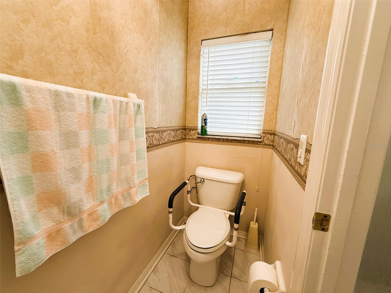 Image 19 of 43 For 10413 Pointview Court