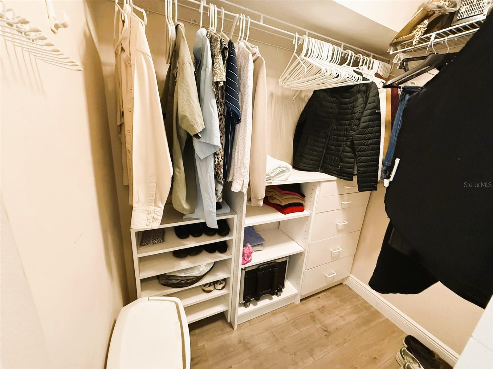 Image 20 of 43 For 10413 Pointview Court