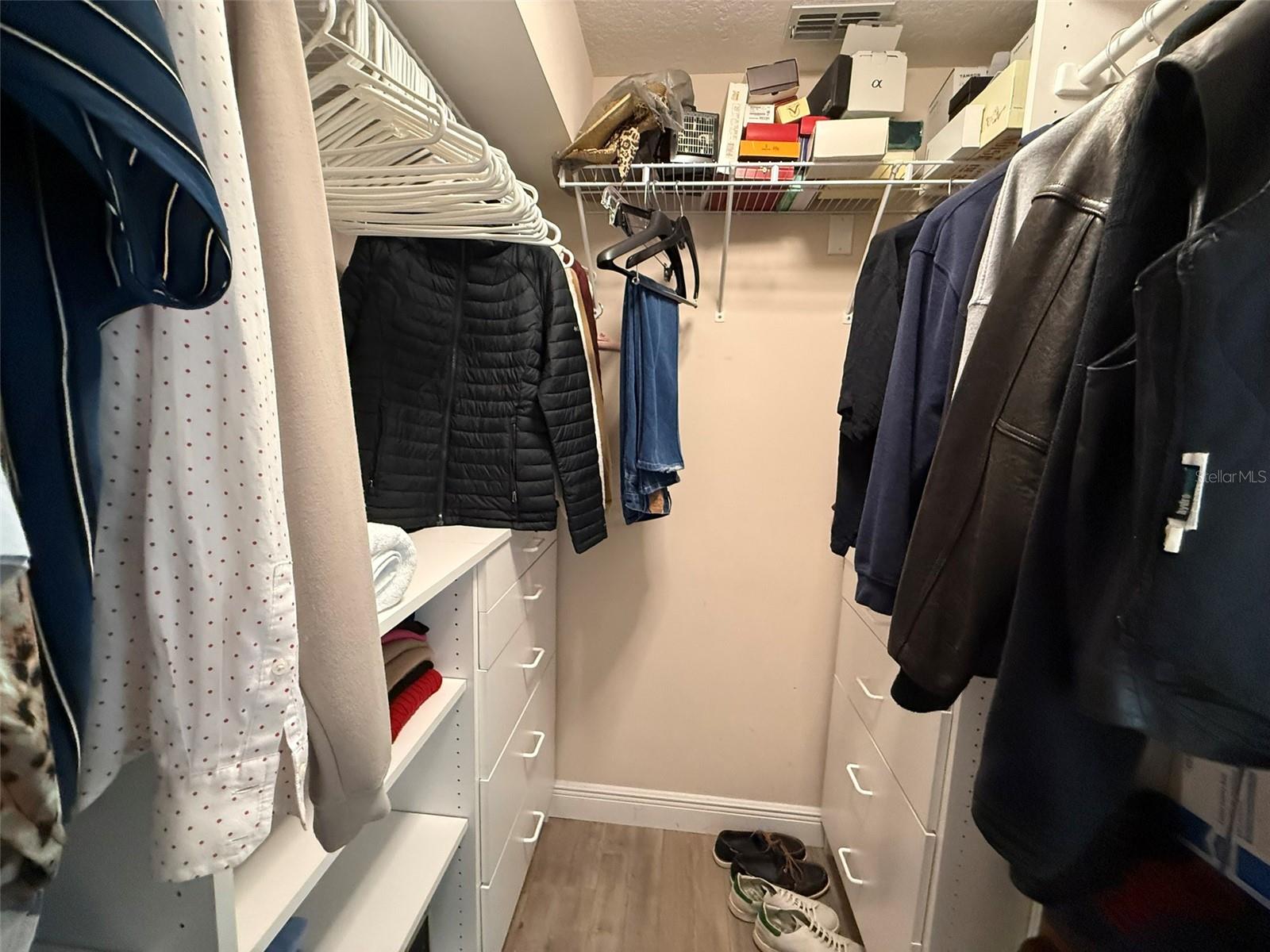 Image 21 of 43 For 10413 Pointview Court