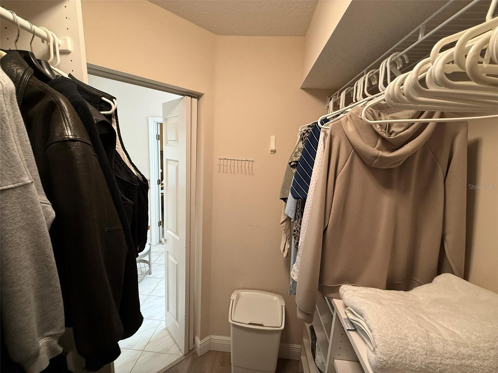 Image 22 of 43 For 10413 Pointview Court