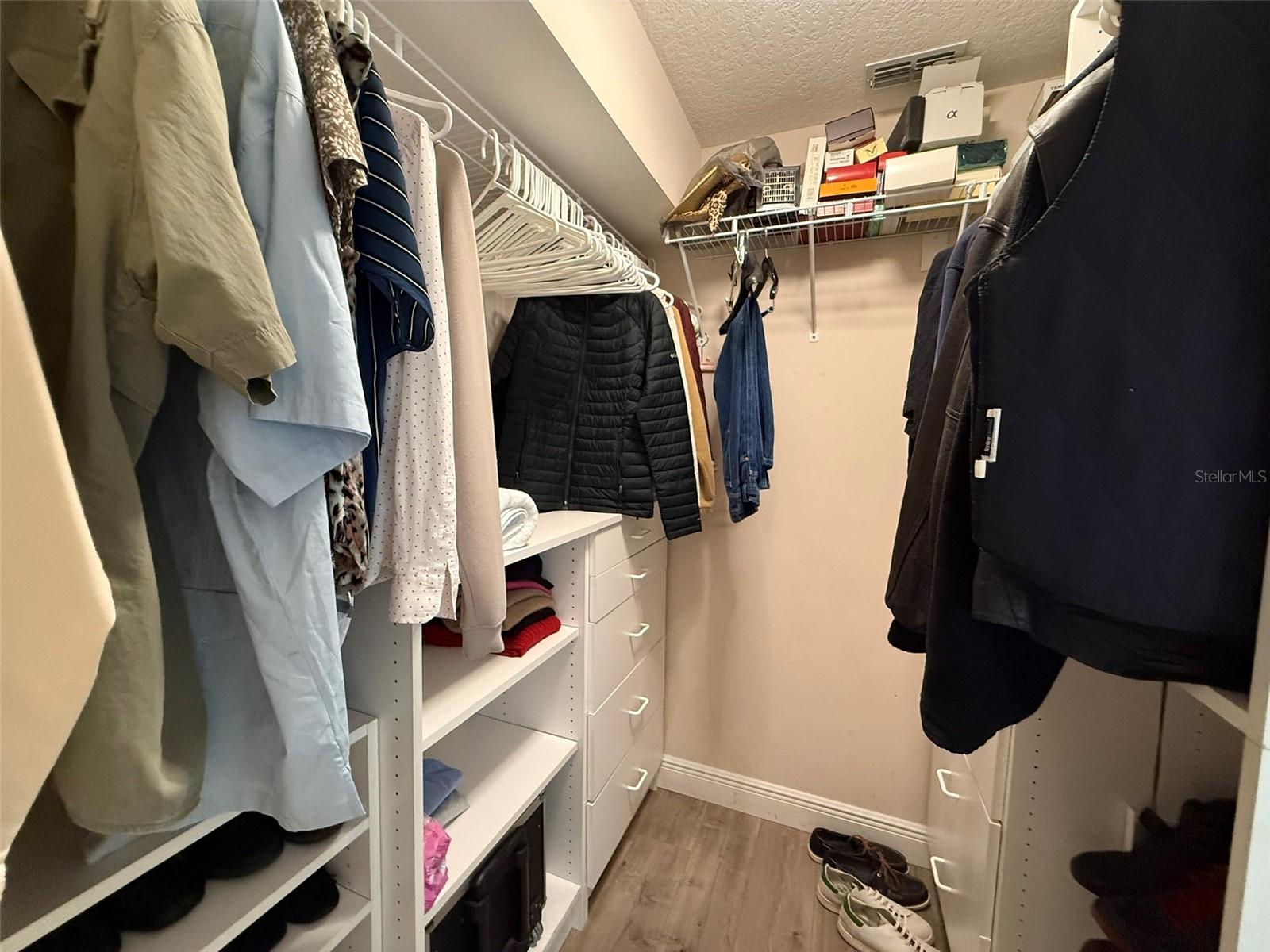 Image 23 of 43 For 10413 Pointview Court