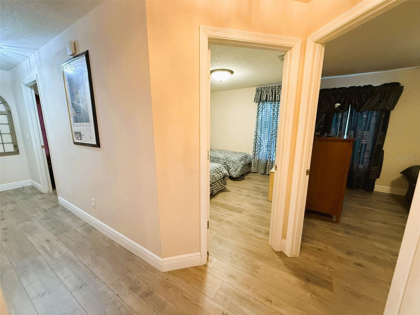 Image 25 of 43 For 10413 Pointview Court