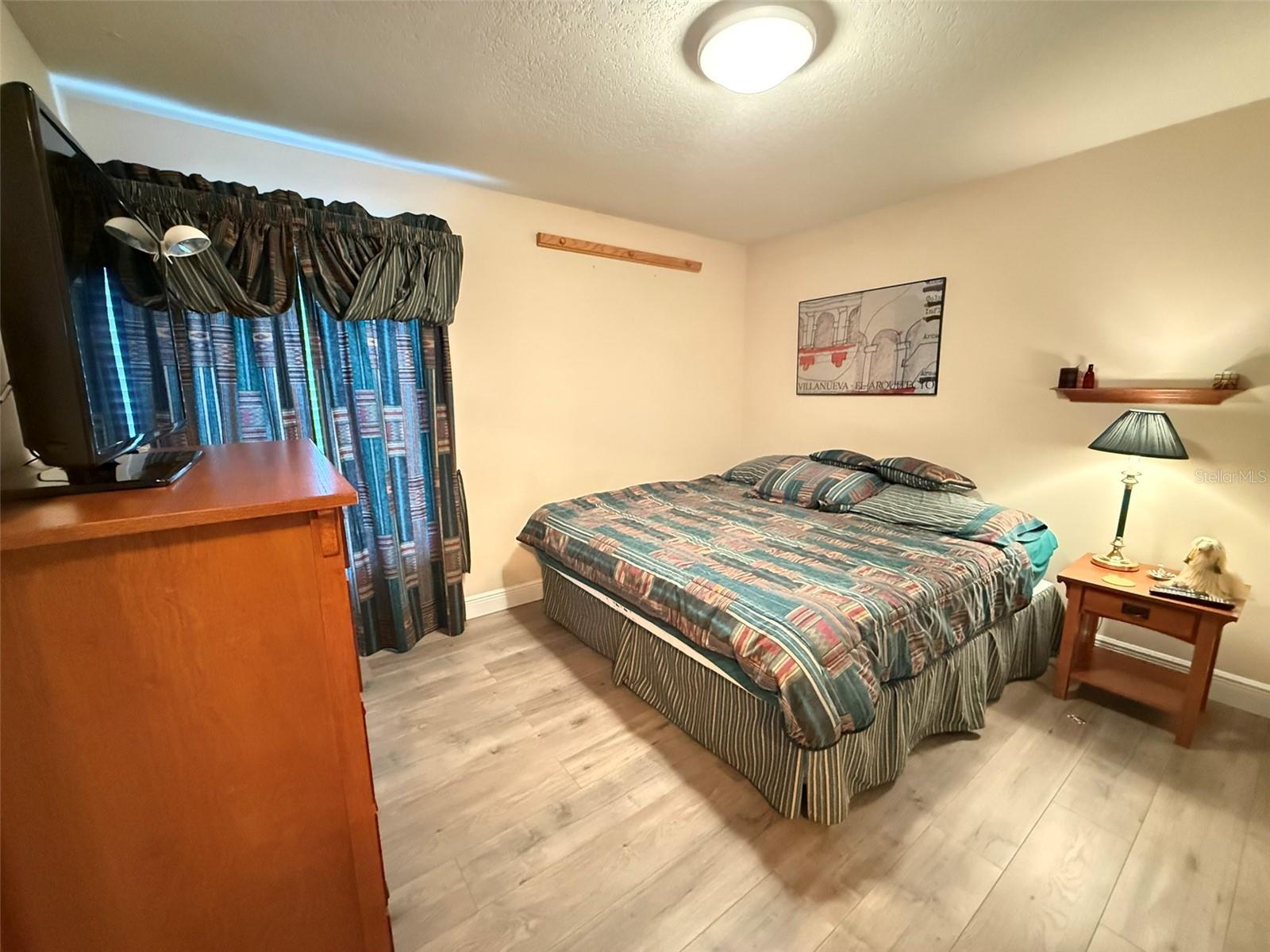 Image 26 of 43 For 10413 Pointview Court