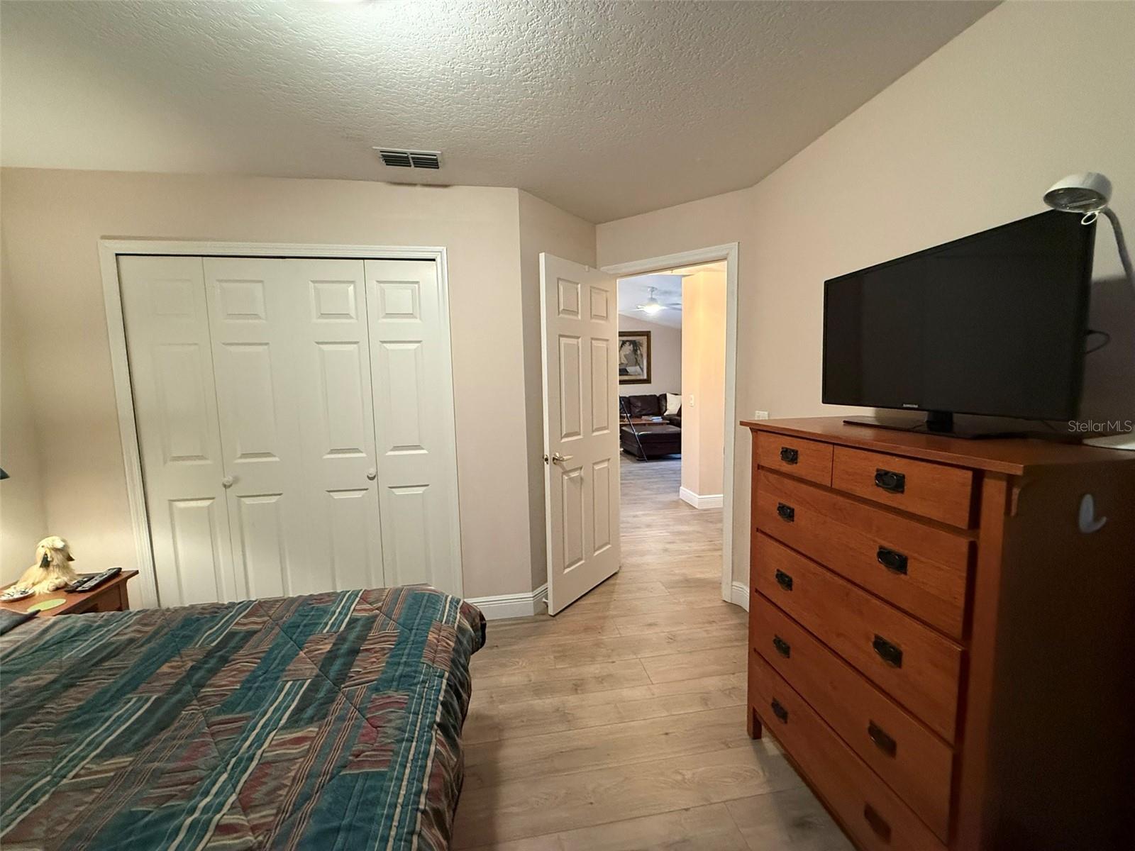 Image 27 of 43 For 10413 Pointview Court