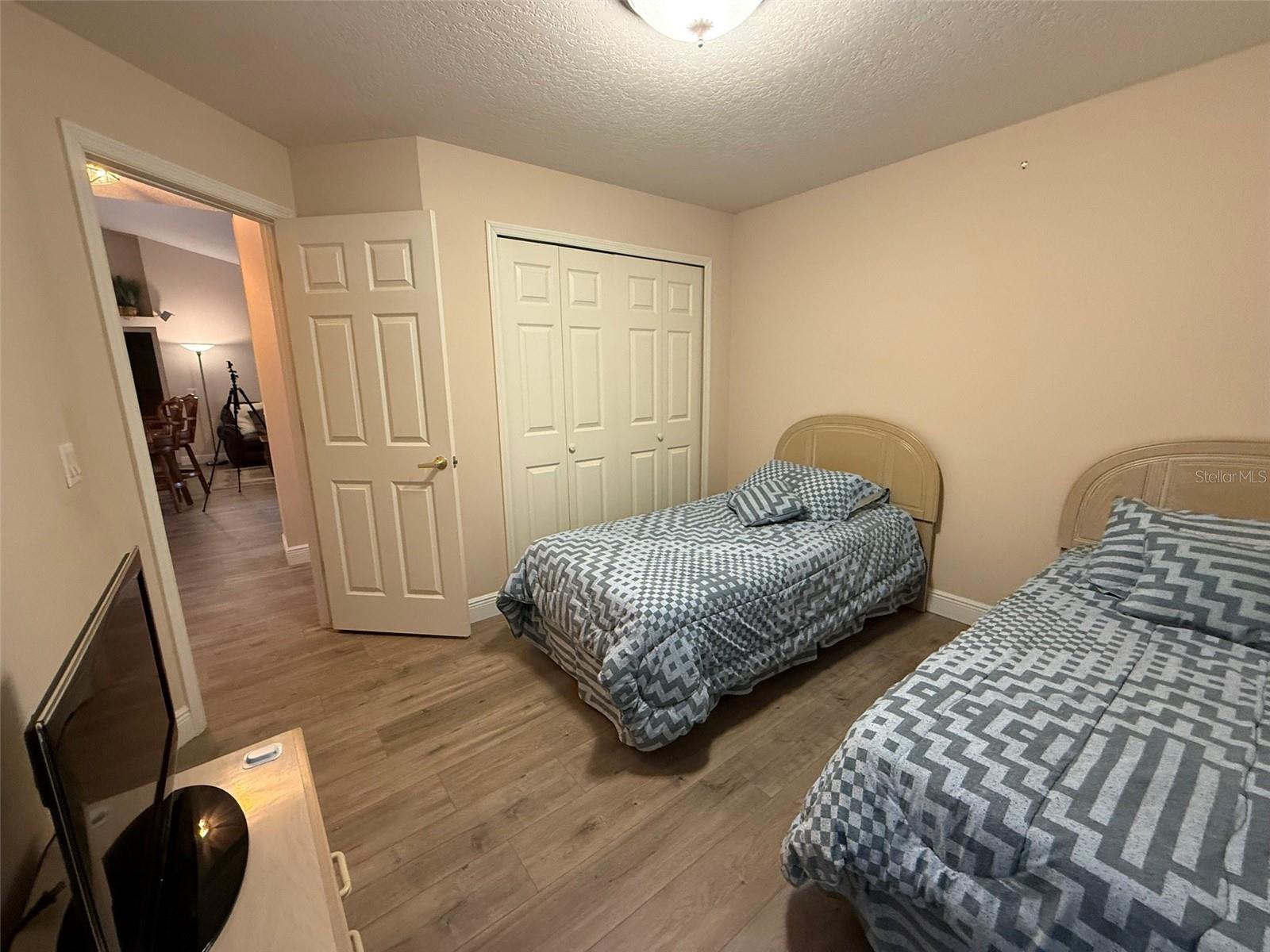 Image 29 of 43 For 10413 Pointview Court