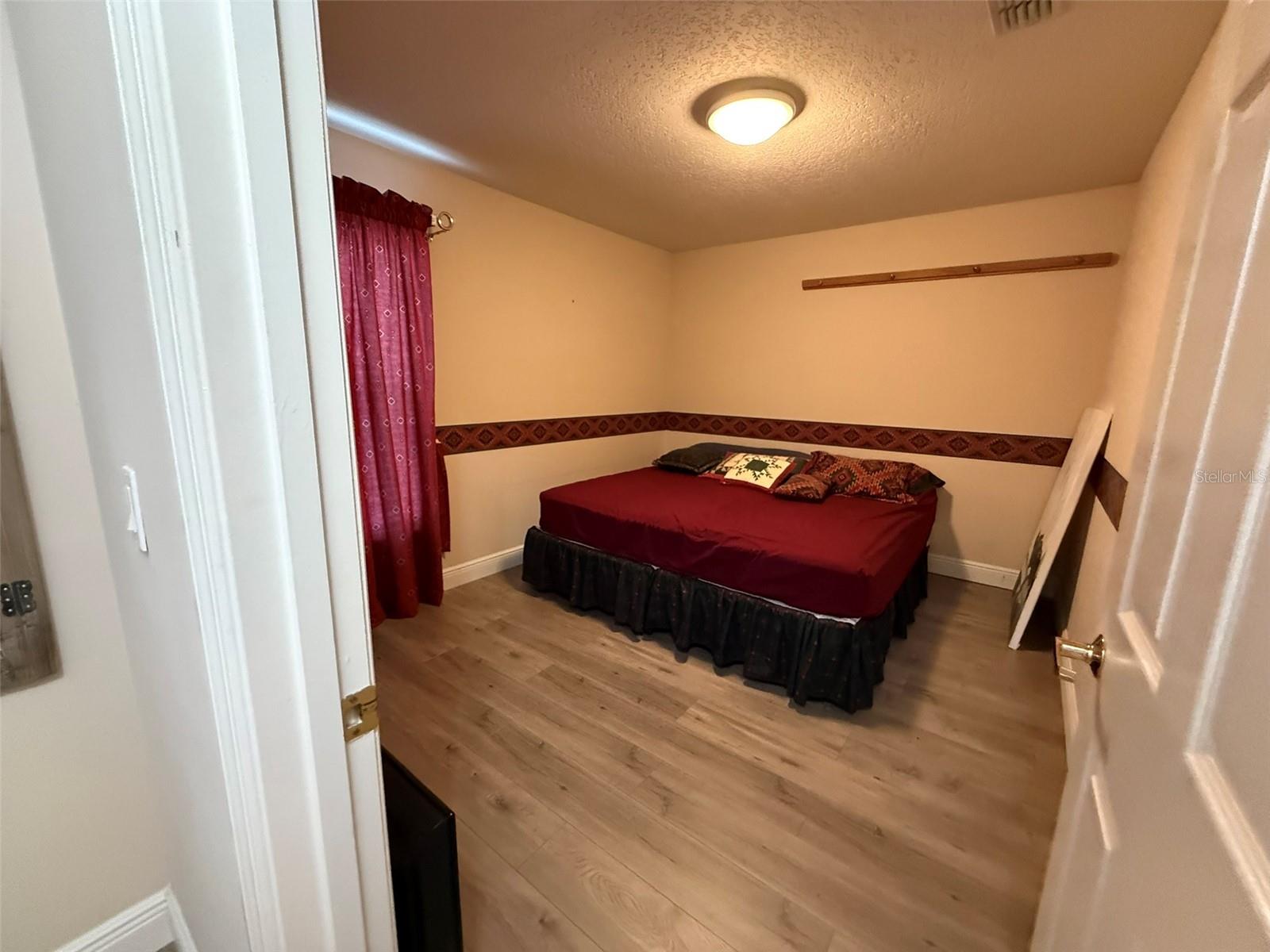 Image 30 of 43 For 10413 Pointview Court