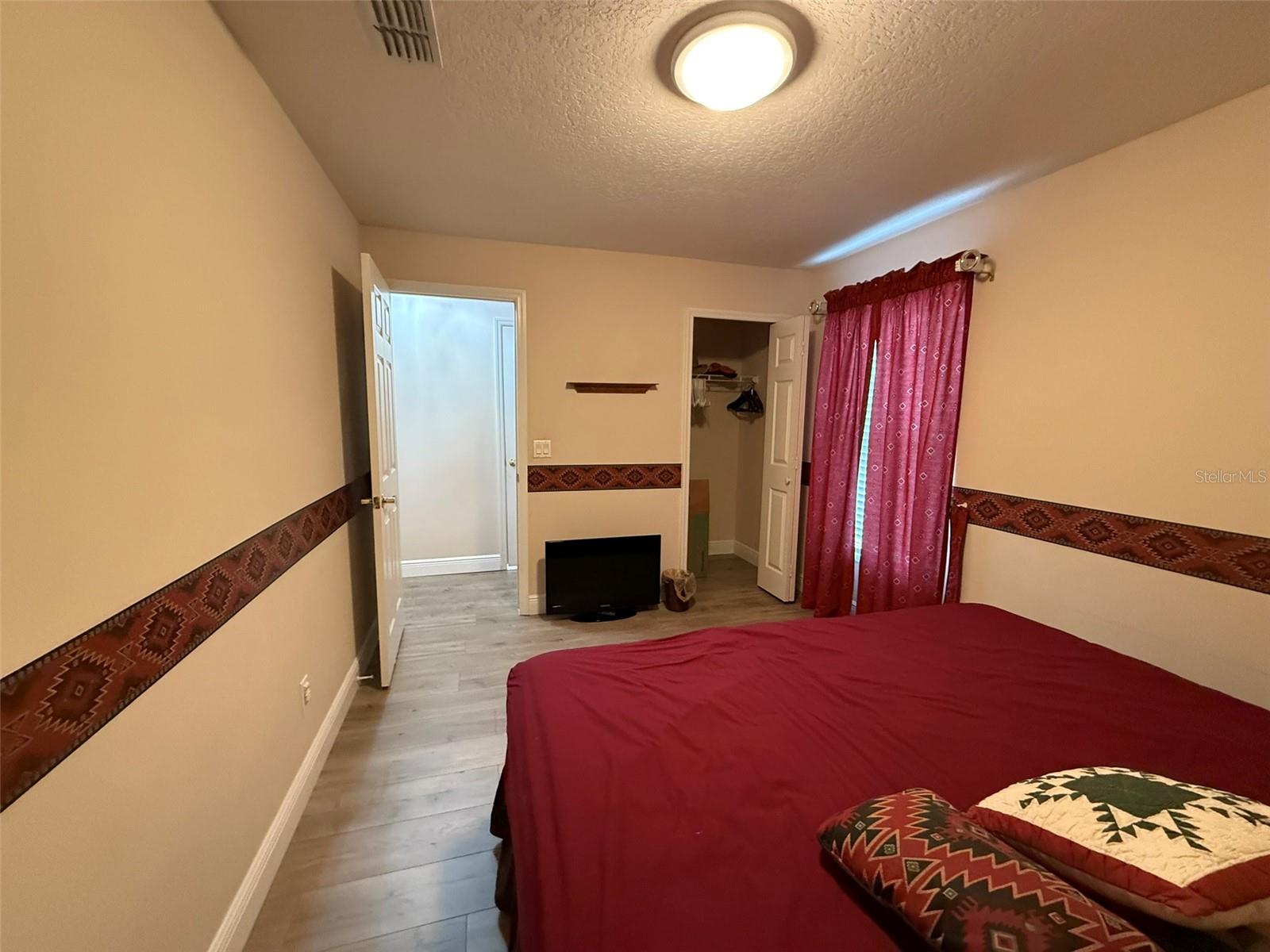 Image 31 of 43 For 10413 Pointview Court