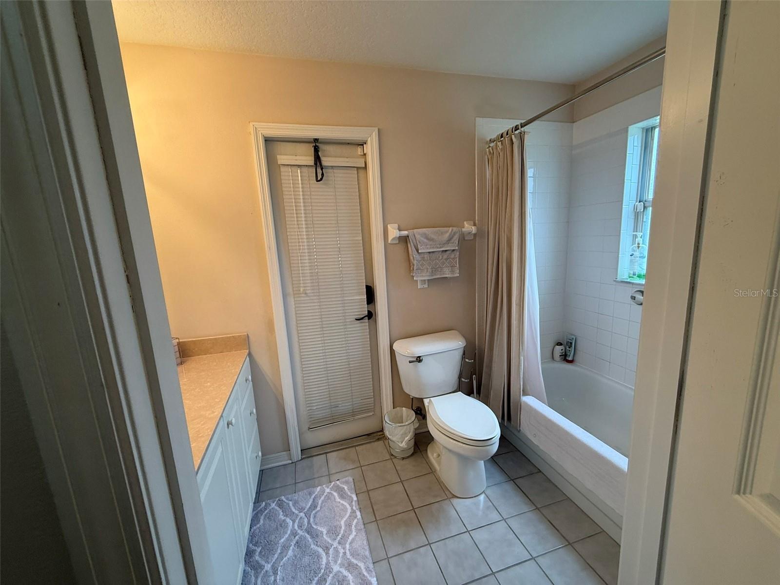 Image 32 of 43 For 10413 Pointview Court