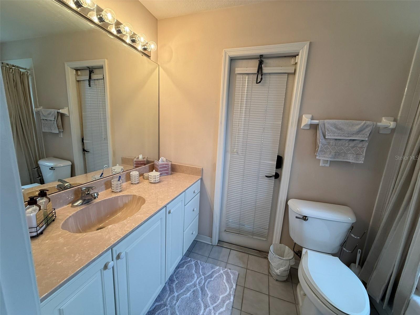 Image 33 of 43 For 10413 Pointview Court