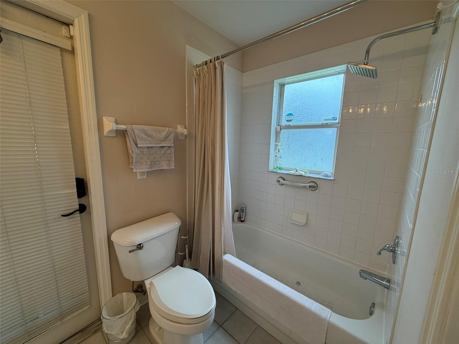 Image 34 of 43 For 10413 Pointview Court