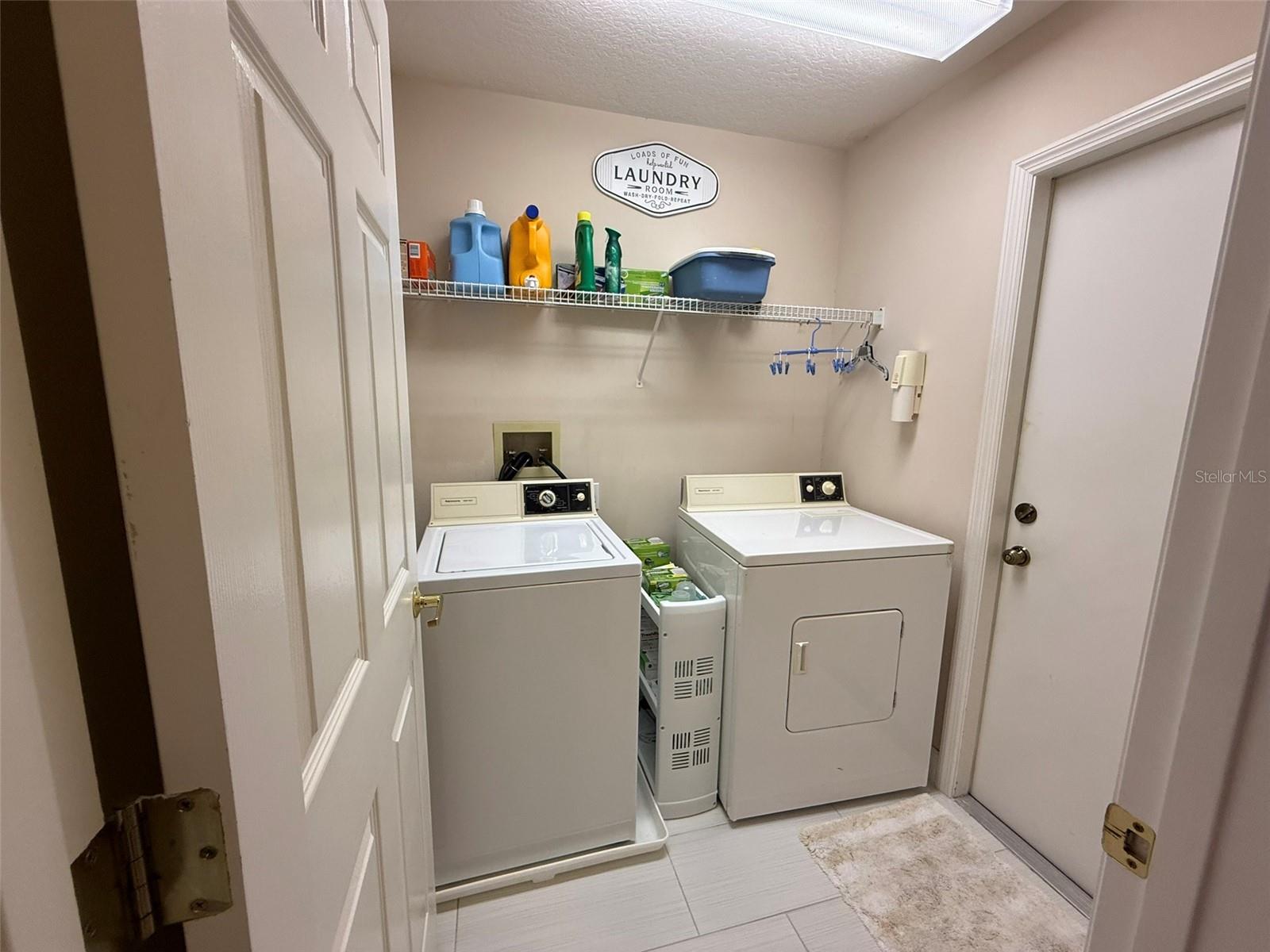 Image 35 of 43 For 10413 Pointview Court