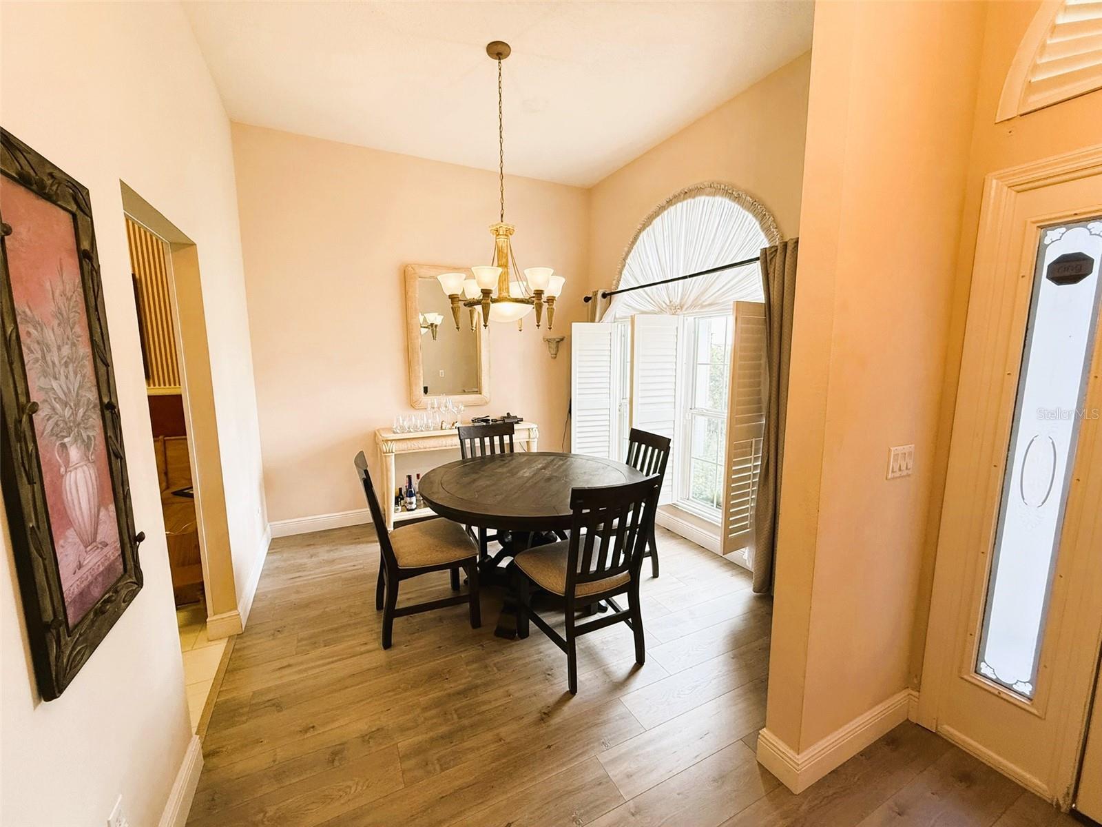 Image 6 of 43 For 10413 Pointview Court