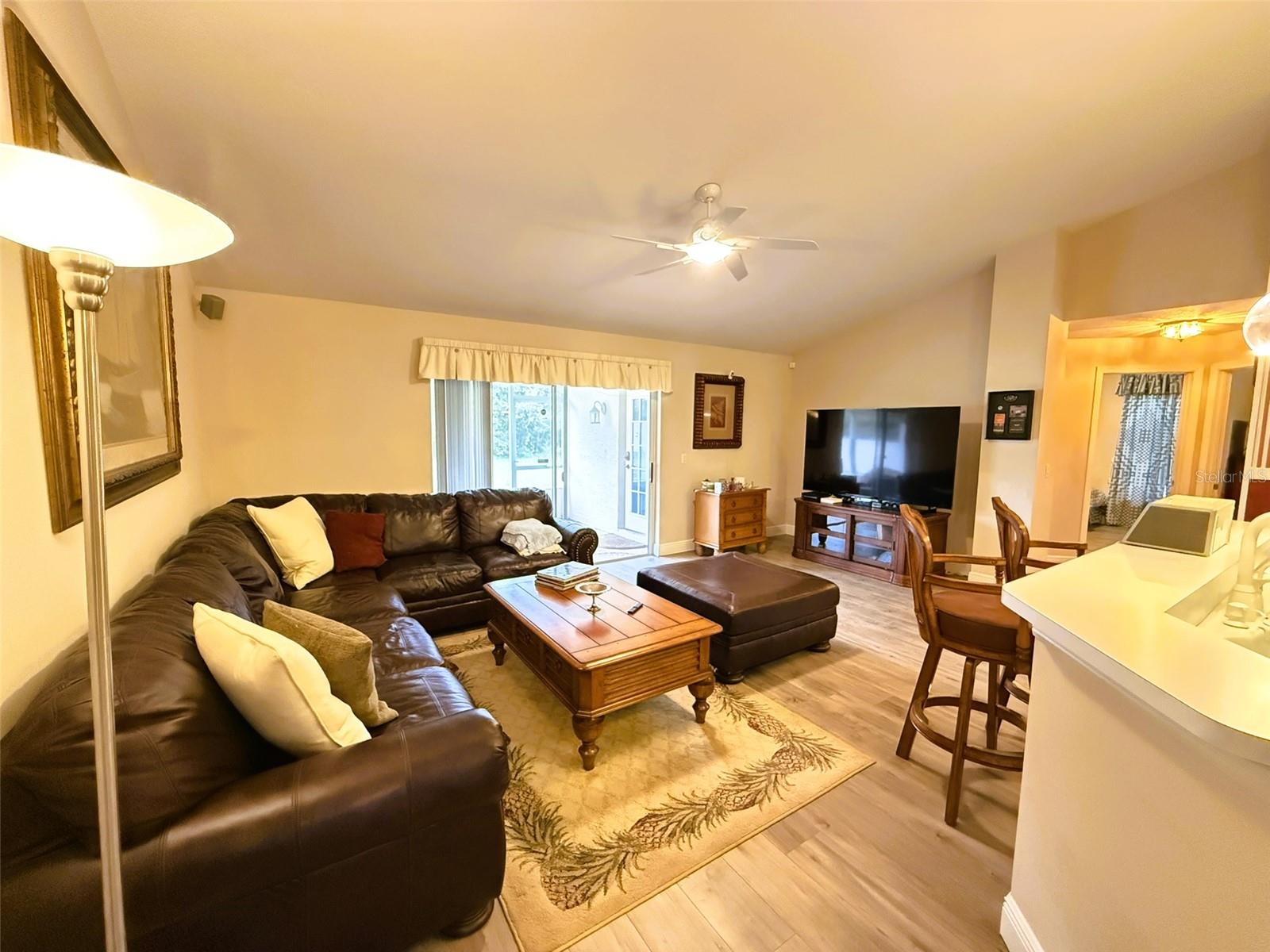 Image 7 of 43 For 10413 Pointview Court