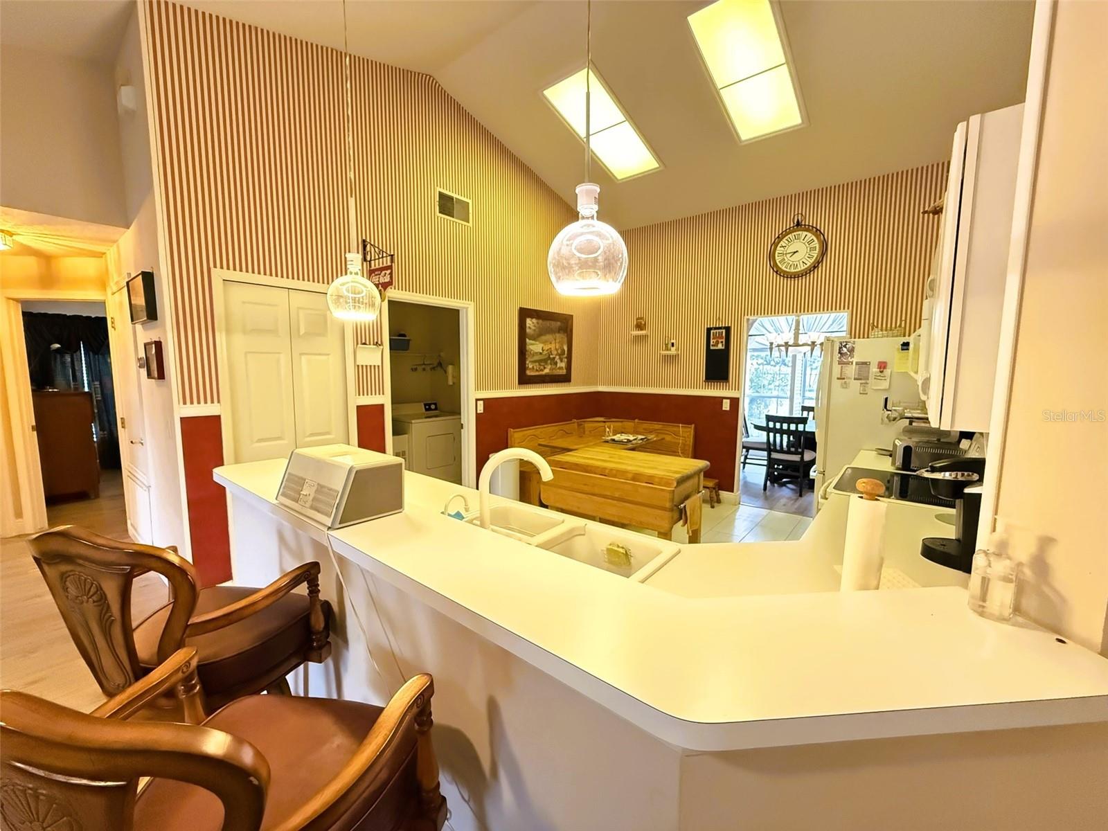 Image 8 of 43 For 10413 Pointview Court