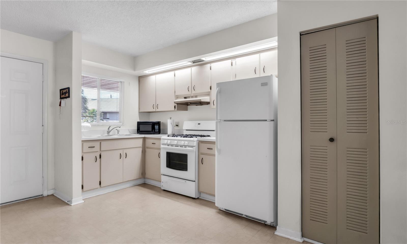 Image 6 of 37 For 845 Orchid Springs Drive