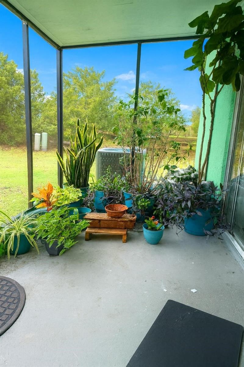 Image 5 of 11 For 1001 Universal Rest Place