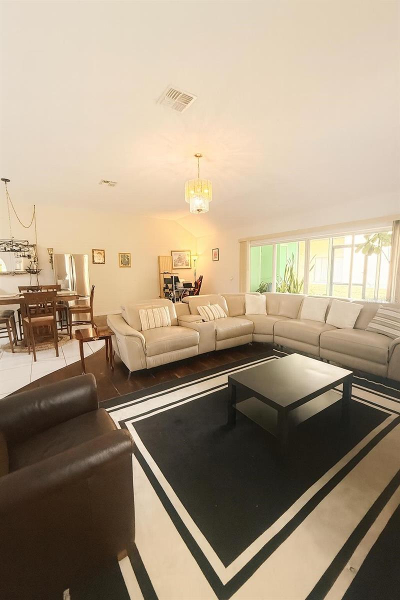 Image 7 of 11 For 1001 Universal Rest Place