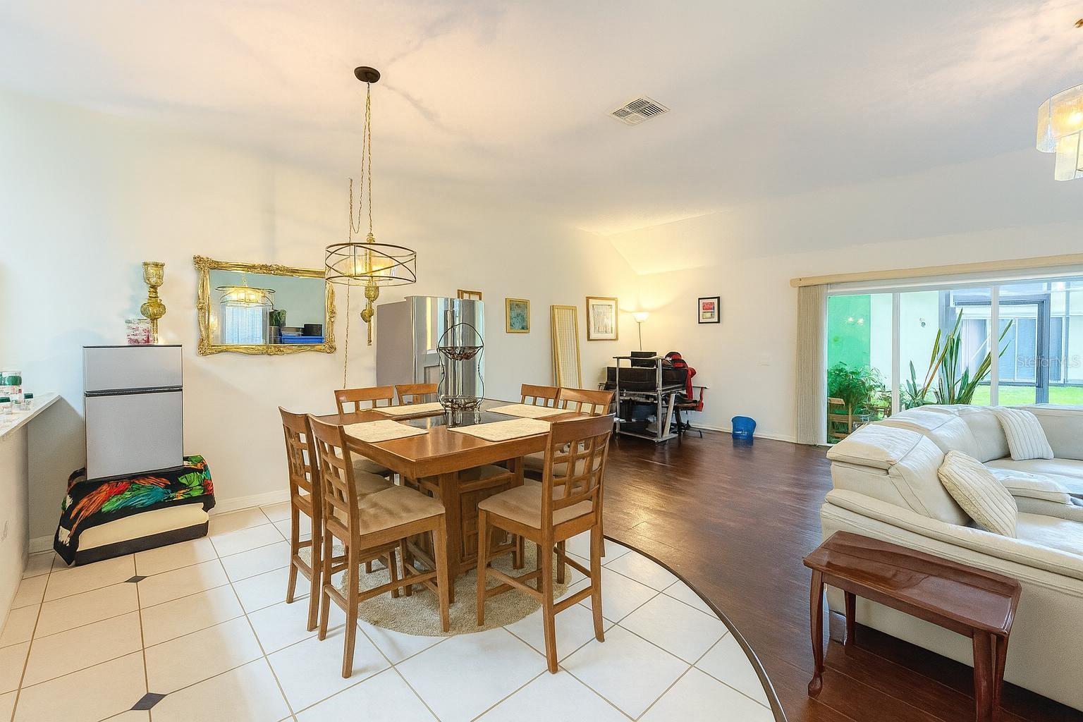 Image 8 of 11 For 1001 Universal Rest Place