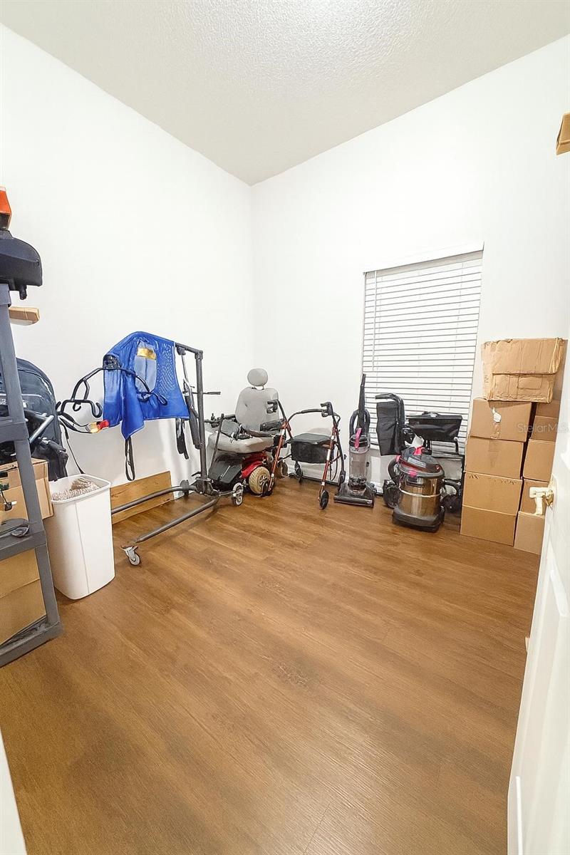 Image 9 of 11 For 1001 Universal Rest Place